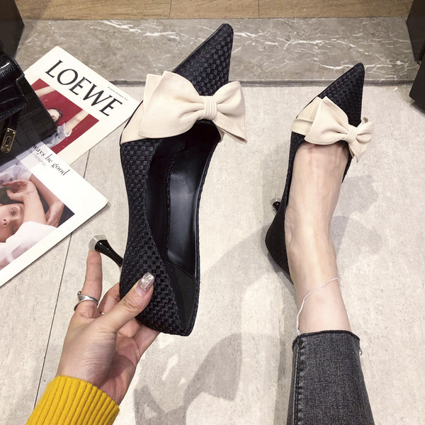 Elegantne ženske cipele s vrpcom i tankom petom