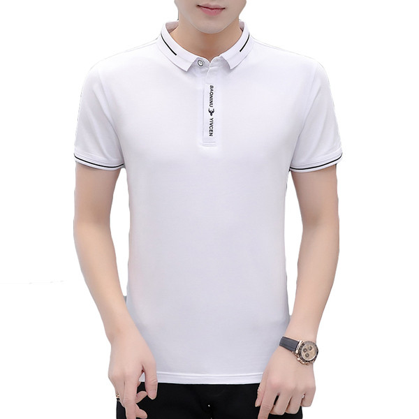 Moderna muška majica s klasičnom kragnom i natpisom