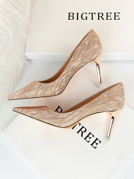 Elegantne ženske cipele na visoku petu s metalnim elementom i sjajnim efektom