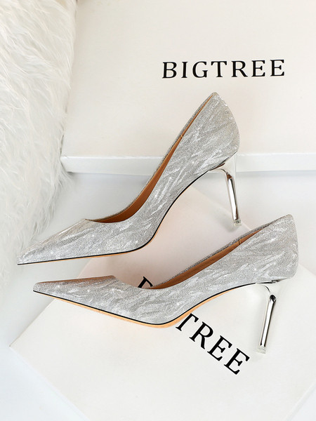 Elegantne ženske cipele na visoku petu s metalnim elementom i sjajnim efektom