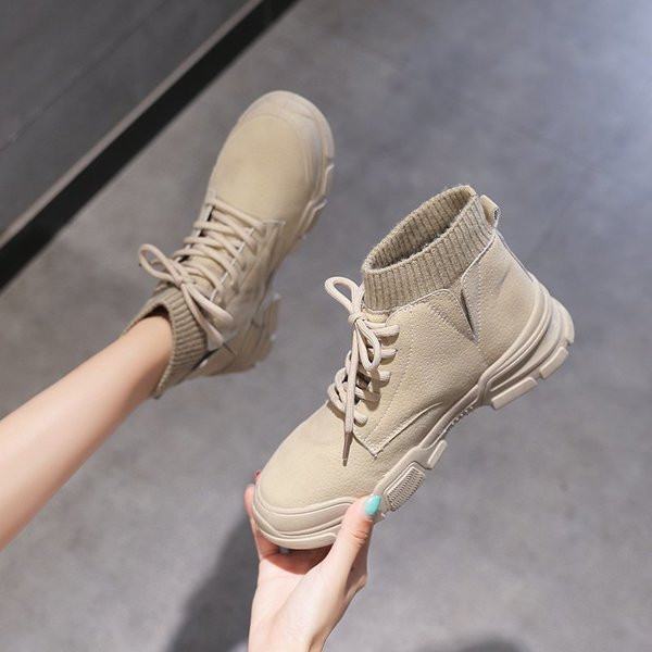 Jesensko-zimske ženske čizme s ravnim potplatom