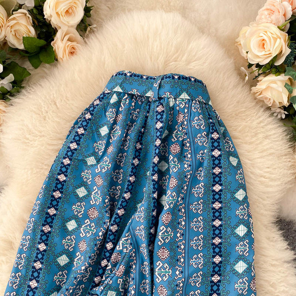 Šarene ženske hlače s visokim strukom i remenom