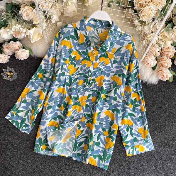 Moderan ženski komplet majica bez rukava i košulja