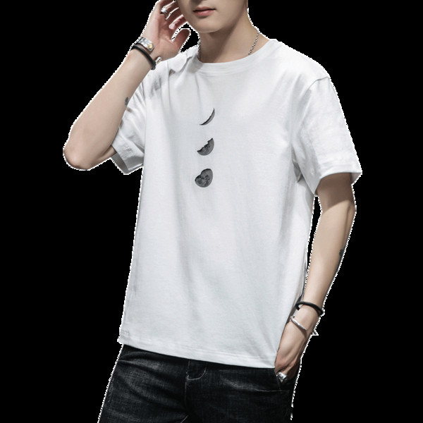 Široki model muške majice s aplikacijom