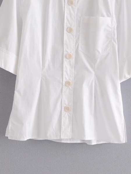 Moderna ženska košulja - s klasičnom kragnom u bijeloj boji