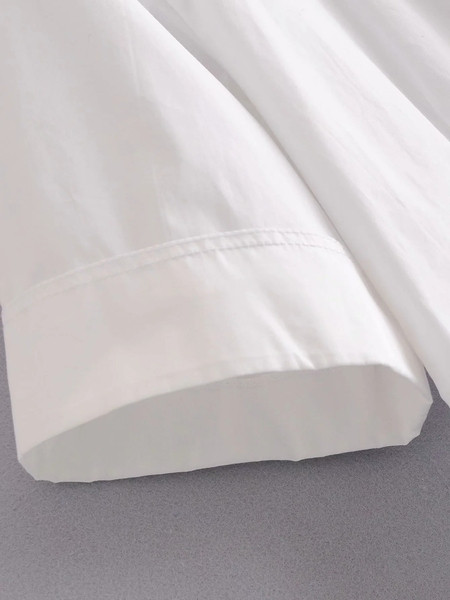 Moderna ženska košulja - s klasičnom kragnom u bijeloj boji