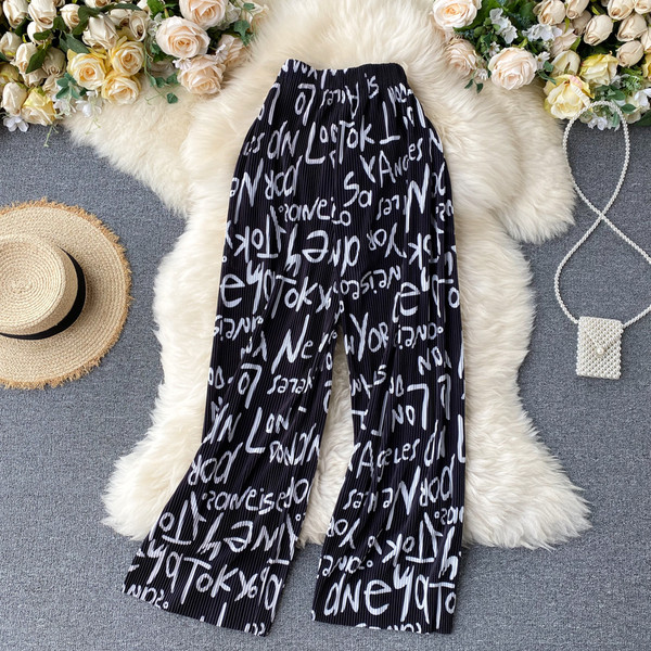 Ležerni široki model hlača s visokim strukom