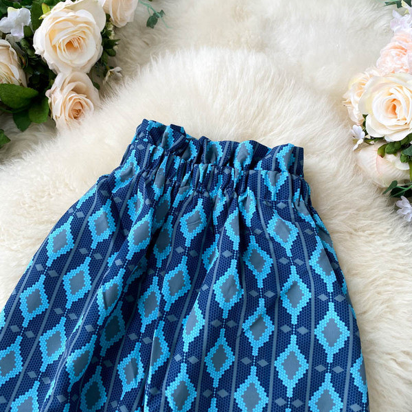 Ženske ležerne hlače širokog modela s elastičnim strukom