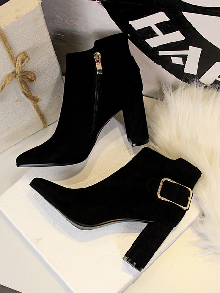 Elegantne ženske čizme na visoku debelu petu s kopčom