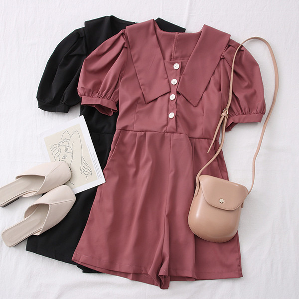 Ženski ležerni kombinezon s gumbima i kratkim rukavima