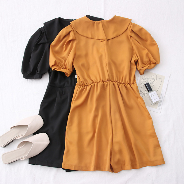 Ženski ležerni kombinezon s gumbima i kratkim rukavima