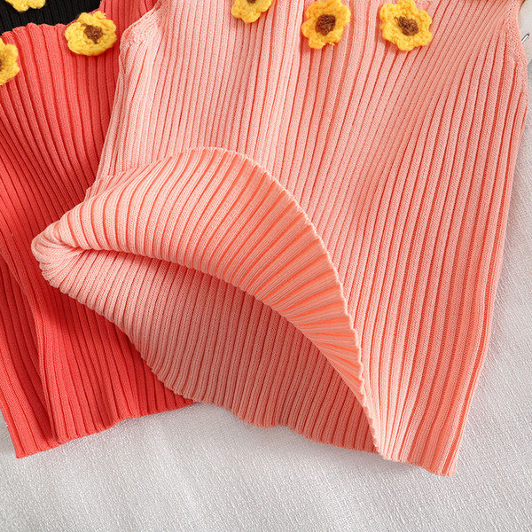 Moderna ženska majica bez rukava s četvrtastim izrezom i 3D elementima