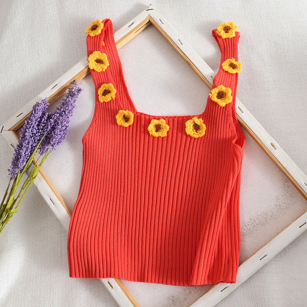 Moderna ženska majica bez rukava s četvrtastim izrezom i 3D elementima