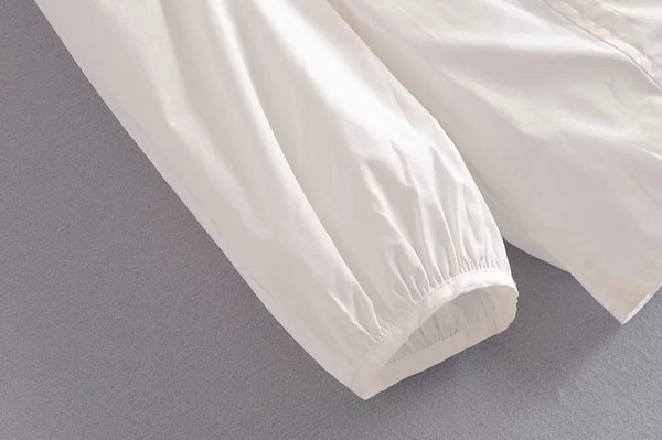 Moderna ženska košulja - s klasičnom kragnom i tilom