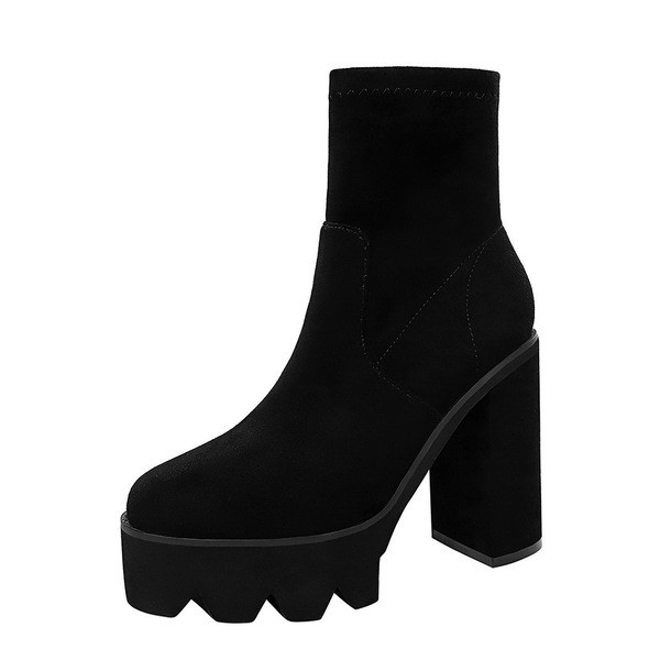 NOVI model ženskih čizama od eko brušene kože u crnoj boji