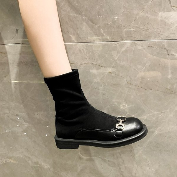 Ženske moderne čizme s metalnom kopčom i ravnim potplatom