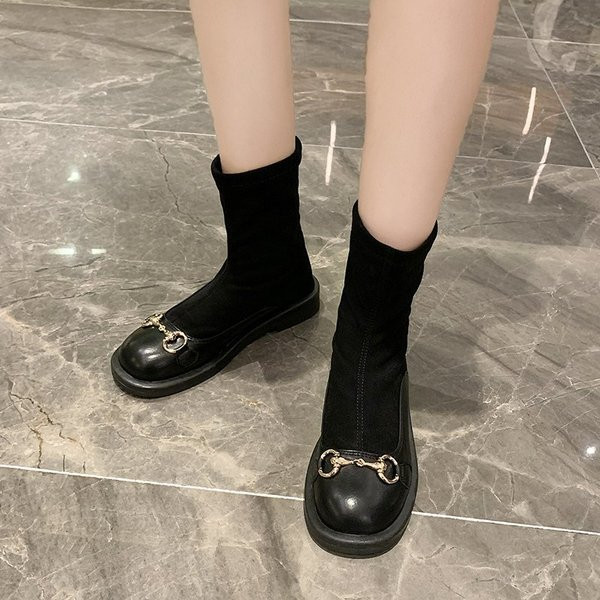 Ženske moderne čizme s metalnom kopčom i ravnim potplatom