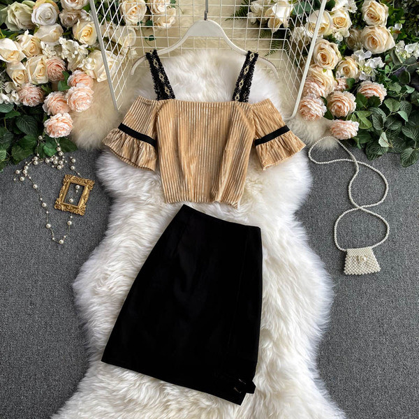 Moderan ženski set suknje s visokim strukom i bluzom od samta