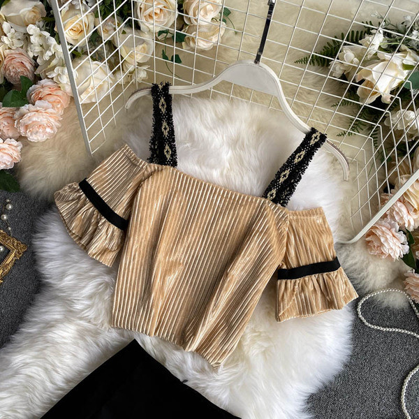 Moderan ženski set suknje s visokim strukom i bluzom od samta