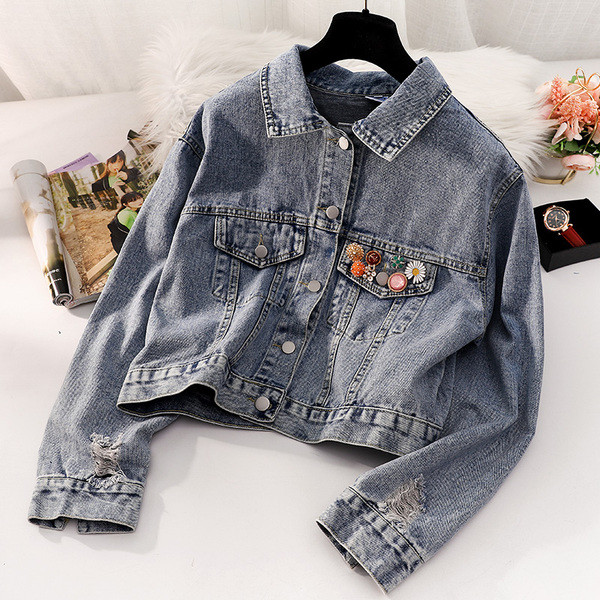 Ženska traper jakna s gumbima i džepovima u boji