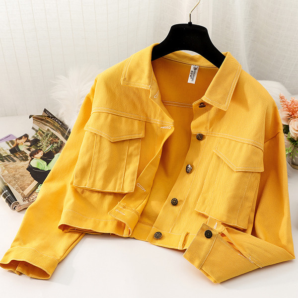 Moderna ženska jakna sa džepovima i gumbima