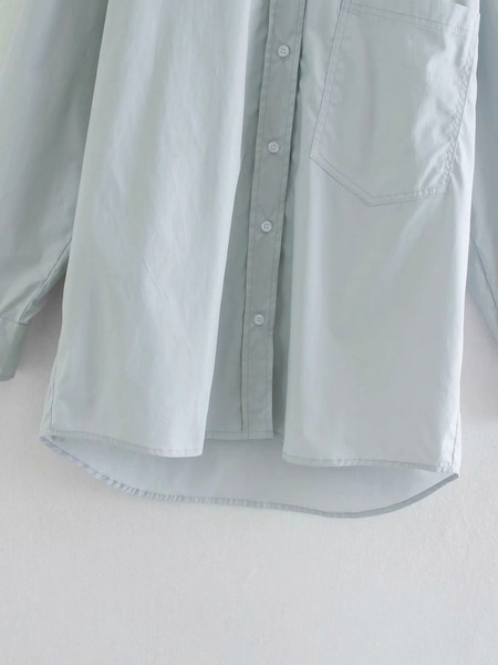 Ležerna ženska košulja s džepom i klasičnim ovratnikom - široki model