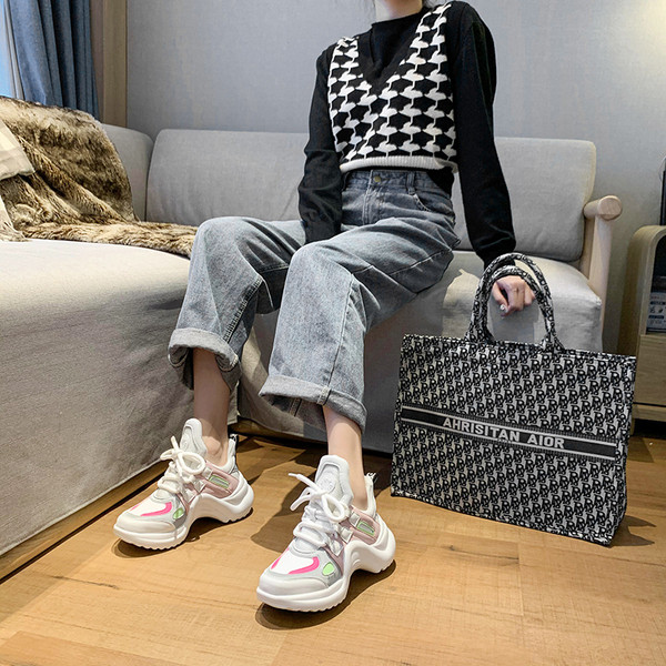 Novi model ženskih tenisica sa elementima u boji - zaobljeni model