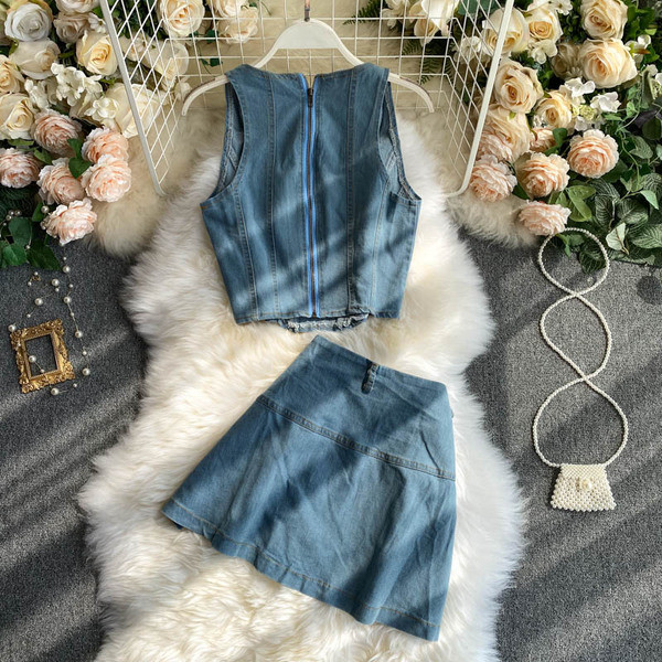 Plavi ženski komplet bez rukava i suknje