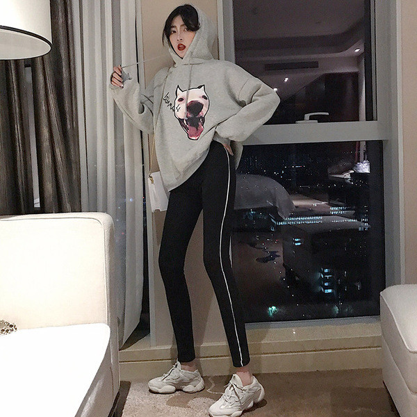 Naiste kõrge vöökoha ja valge äärisega retuusid