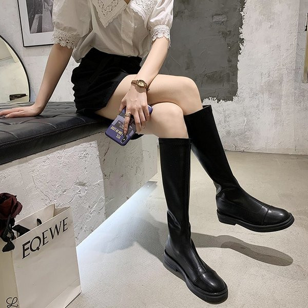 Kožne ženske crne čizme s ravnim potplatom