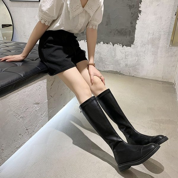 Kožne ženske crne čizme s ravnim potplatom