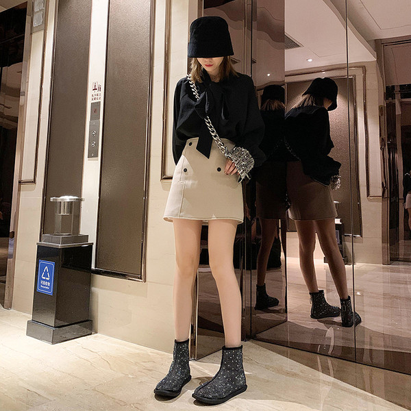 Moderne ženske čizme s ravnim potplatom