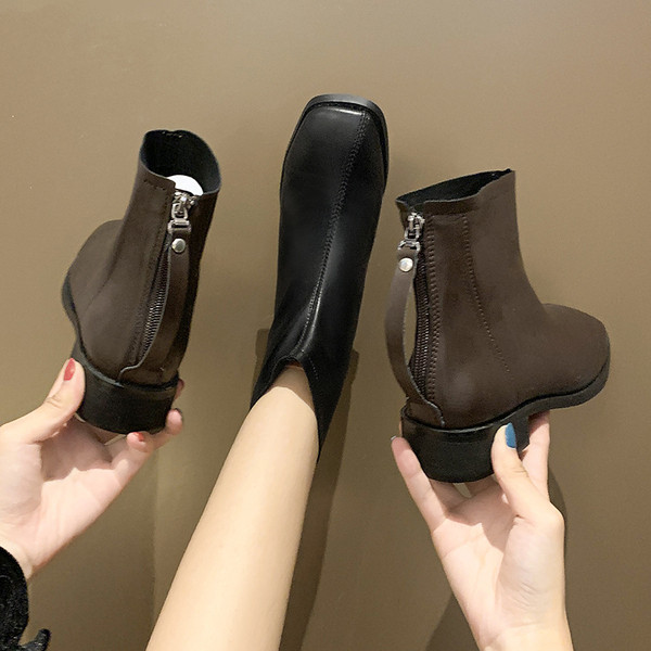 Kožne ženske čizme s ravnim potplatom i patentnim zatvaračem