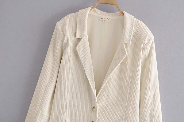 Ženska ležerna jakna sa špic izrezom i dugim rukavima