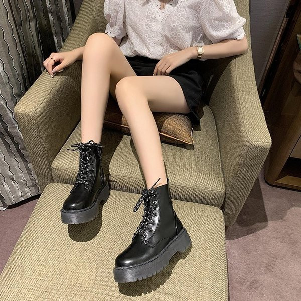 Ženske moderne čizme od eko kože na vezice