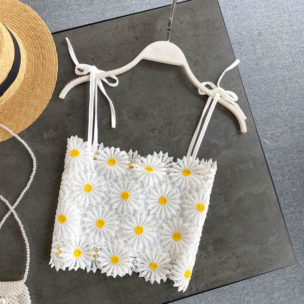 Moderni ženski poprsje s tankim naramenicama