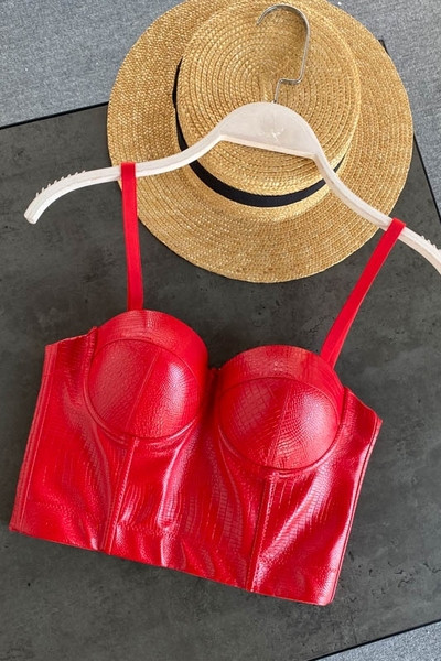 Moderni ženski bustier od eko kože sa tankim naramenicama