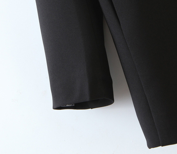 Uut mudelit musta spitsikaelusega naiste jope