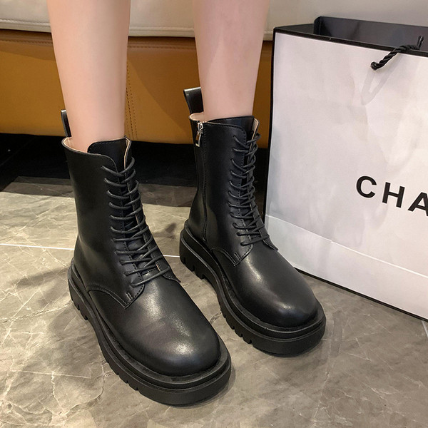 Ženske kožne čizme s mekom postavom