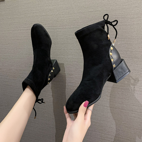 Öko-seemisnahast naiste saapad metallist aasade ja paeltega