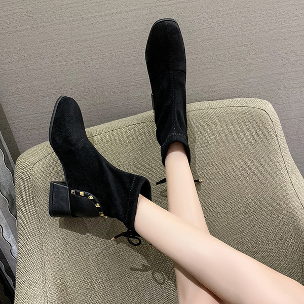 Öko-seemisnahast naiste saapad metallist aasade ja paeltega