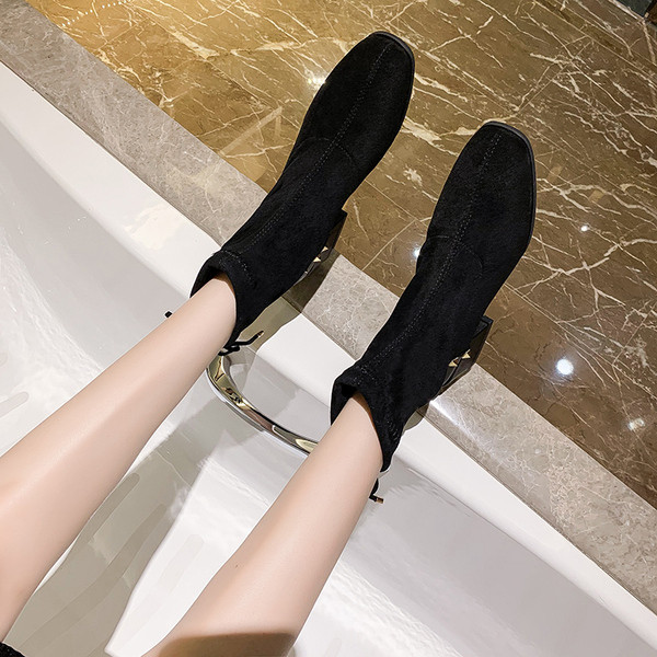 Öko-seemisnahast naiste saapad metallist aasade ja paeltega