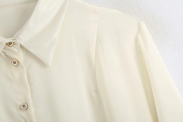 Klassikalise kraega vabaaja pikk naiste särk