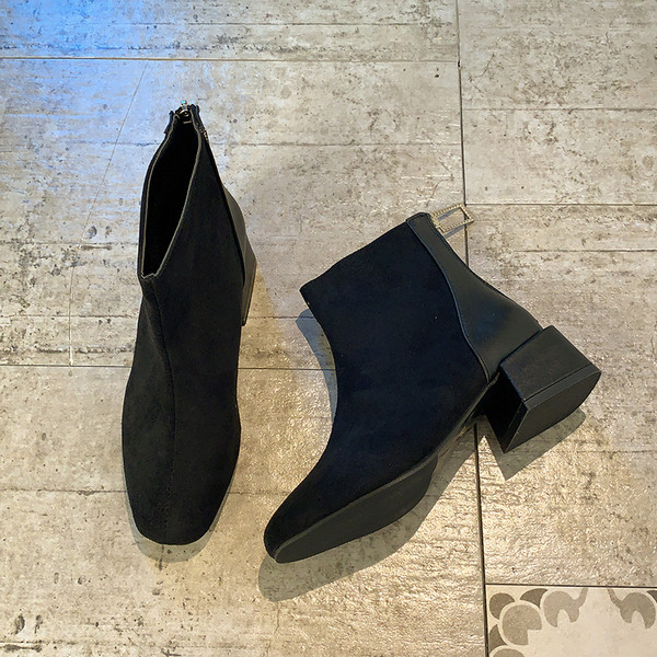 4 cm paksuse tooniga vabaaja naiste saapad - musta värvi