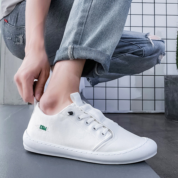 Uus tikanditega meeste tossude mudel