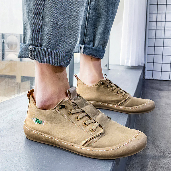 Uus tikanditega meeste tossude mudel