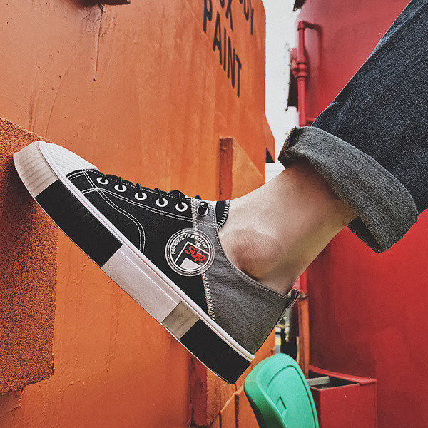 Moodsad lameda tallaga meeste tossud