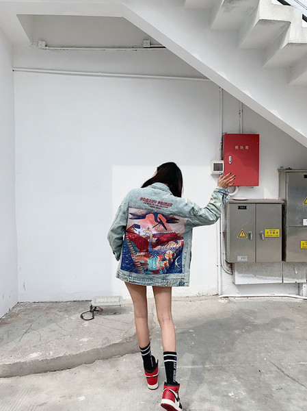 Moderna široka traper jakna s printom u boji