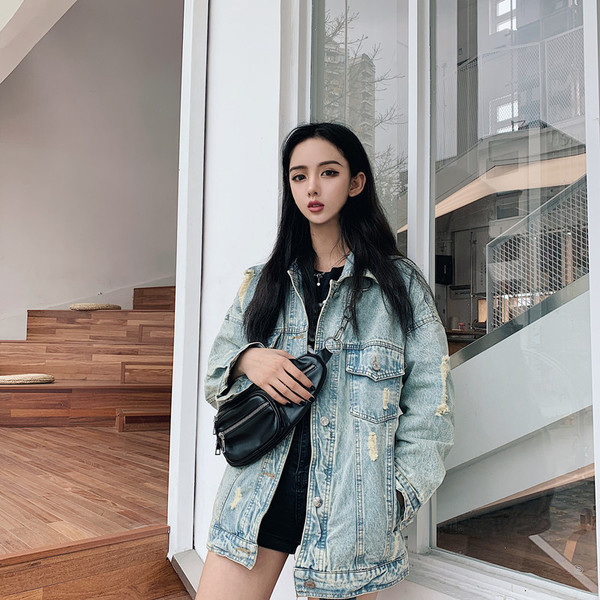 Moderna široka traper jakna s printom u boji