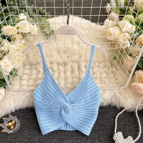 Pleteni ženski kratki top s tankim naramenicama